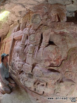 the figures are richly decorated with quetzal feathers and <a href=